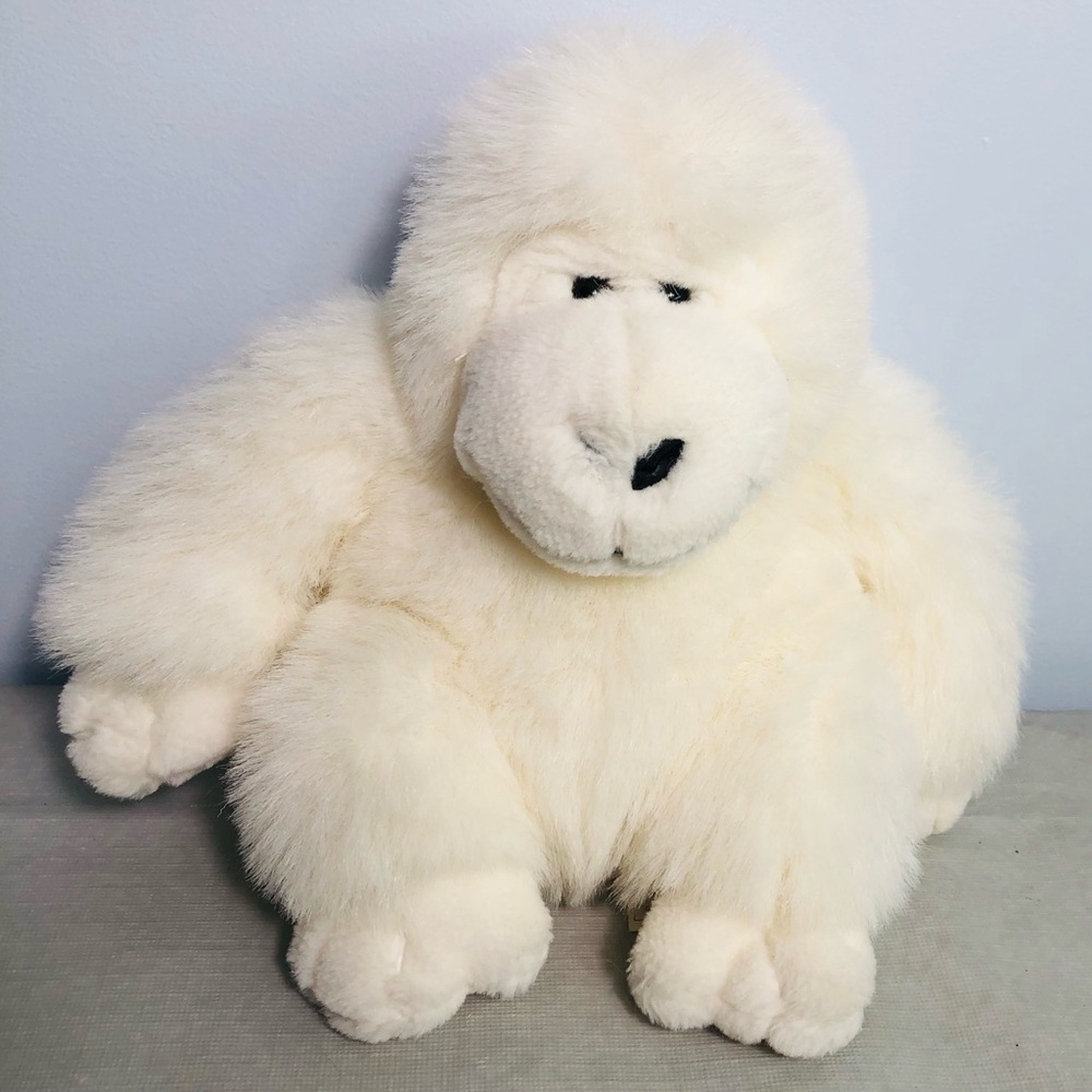 Dan Dee  White Gorilla Monkey Plush Animal 9  inches